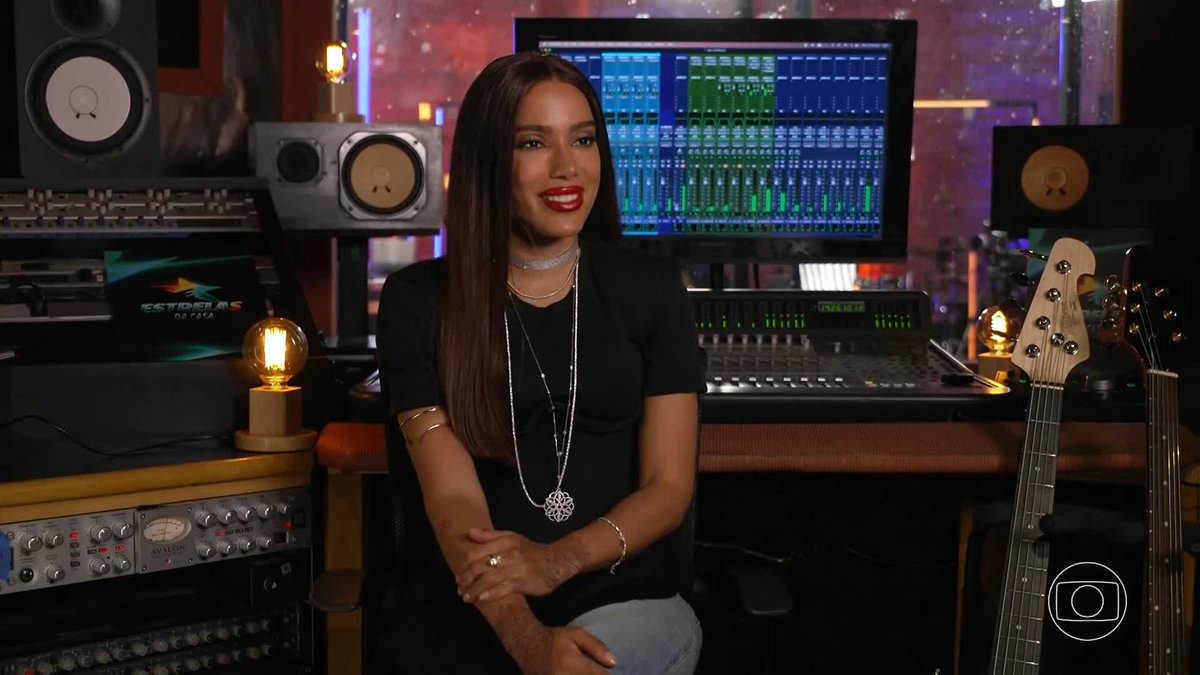 dona @anitta chegando com tudo ao som de 'Você Já Sabe' sim eu que pedi pro editor ok???? #SeletivasEstrelas #EstrelasDaCasa