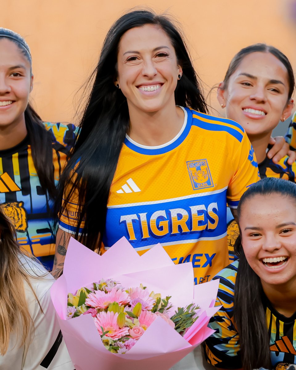 🥹💛 De esas palabras que se quedan para siempre. ¡La emoción de Jenn1 Hermos0 en el vestidor! ¡Disfruta el Vlog completo aquí! ➡️