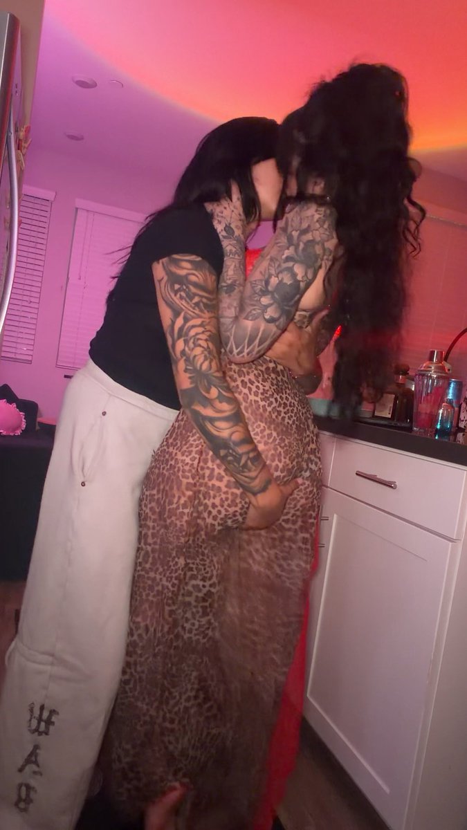her personal bartender 😘