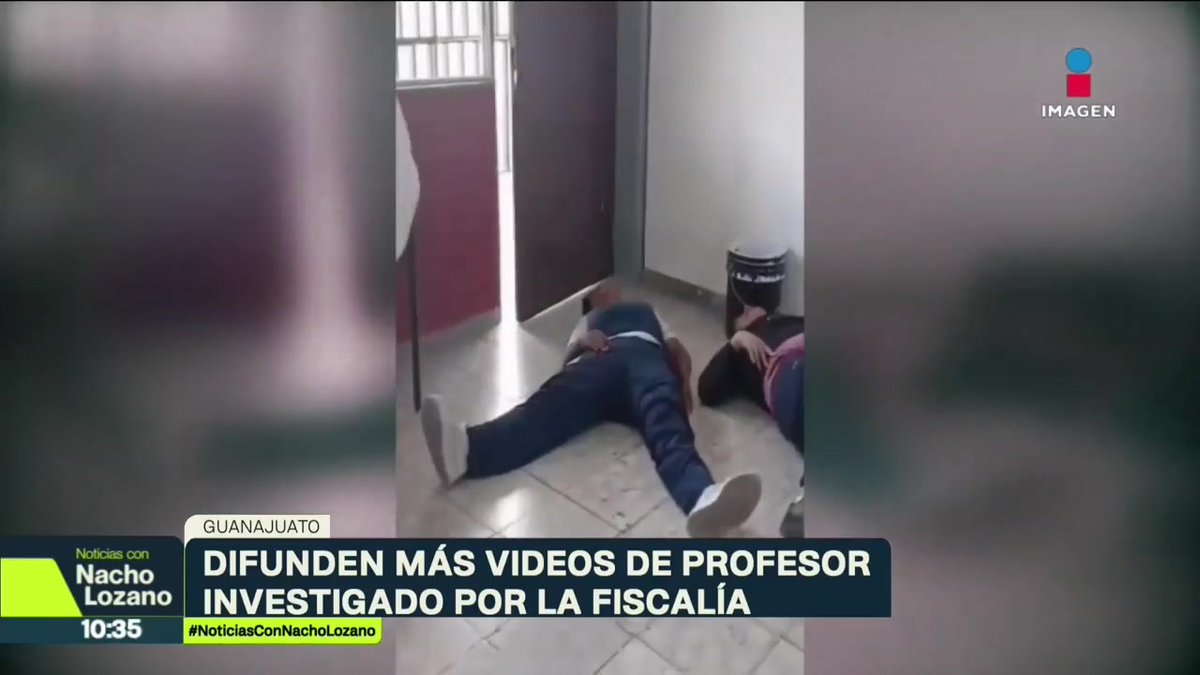 ¡Besos y mordidas! Así evidenciaron nuevamente al profesor de secundaria en Acámbaro, #Guanajuato, José Luis, quien simulaba tener relaciones sexuales con sus alumnos frente al grupo. Hoy se dieron a conocer más videos de cómo trataba a los jóvenes: