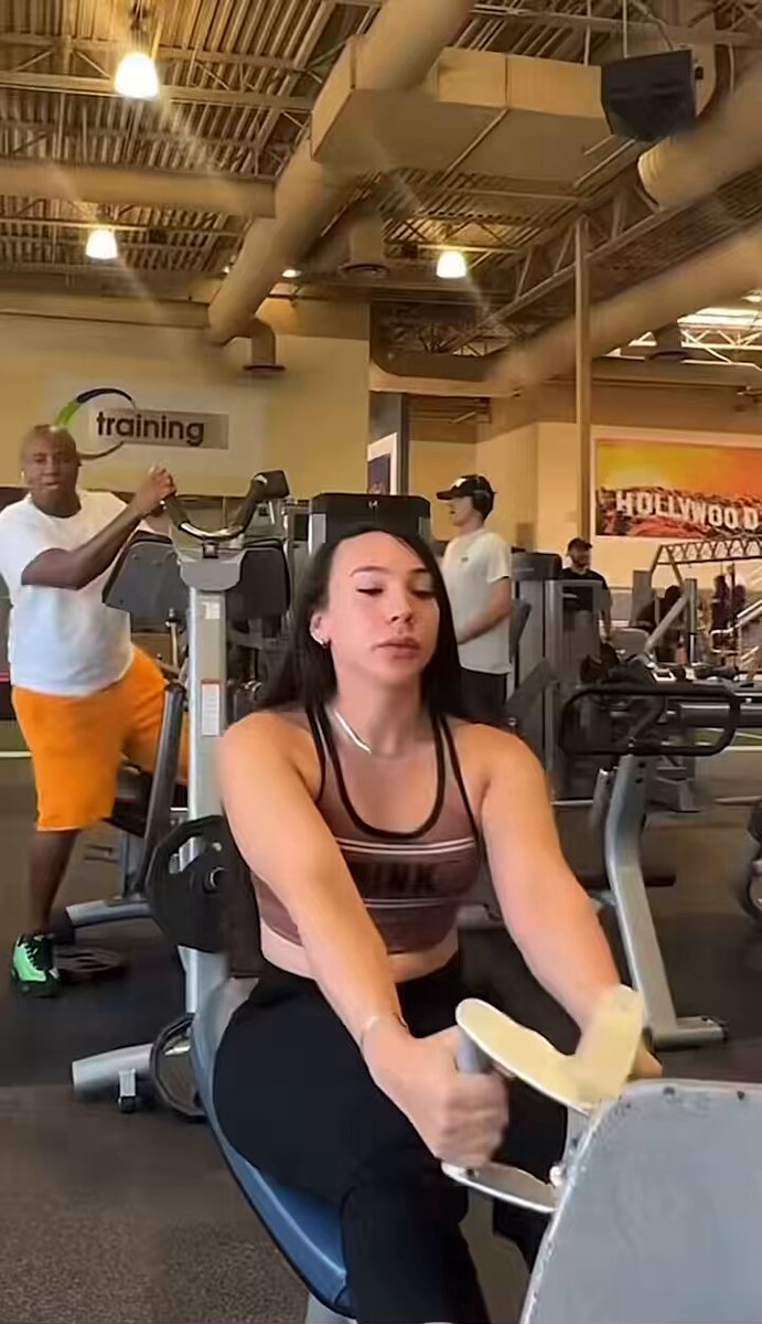 If I say yes, will you work out with me?🏳️‍⚧️🤭😻