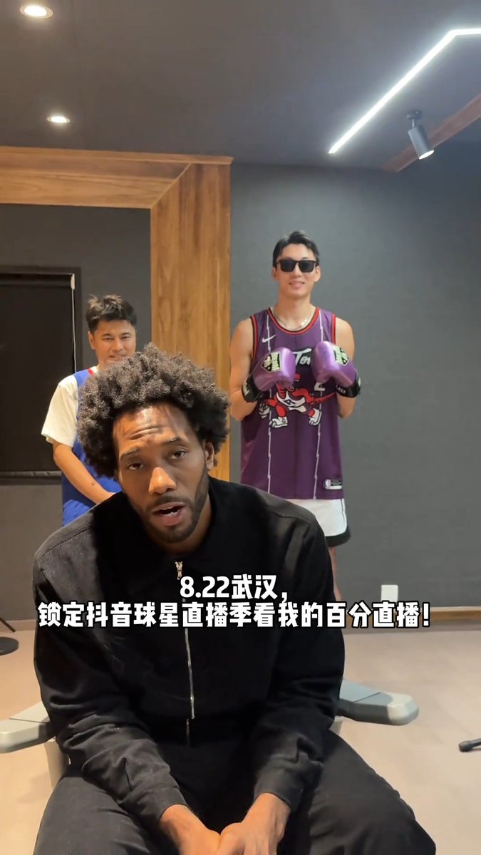 Kawhi not even tryna hide that he’s reading the script off the board im cryin😭😭