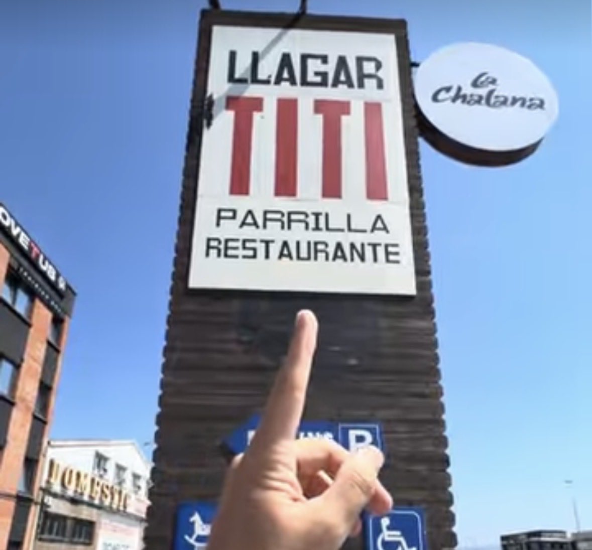 En España : Galicia y Asturias aún hay restaurantes que vale el plato solo €2 euros se come bastante bien . ❤️👇🏻⚠️