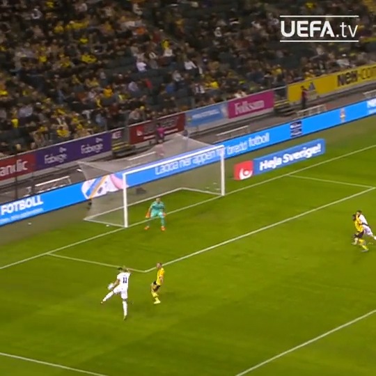 This Benjamin Šeško goal for Slovenia…😮💨 INCREDIBLE TALENT! 🇸🇮🌟