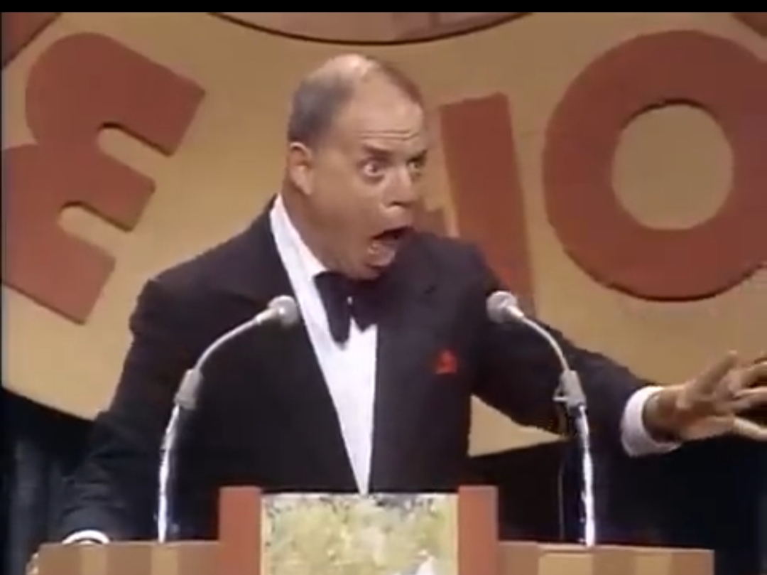 Most people remember Don Rickles for the insults. This is the one where he drops the act. After roasting half the dais he looks at 81-year-old George Burns and talks about watching him walk into the country club with his head high, still sharp, still living. No punchline, just real respect. It’s the closest Rickles ever came to getting soft on camera… and somehow it hits harder than any of the jokes.