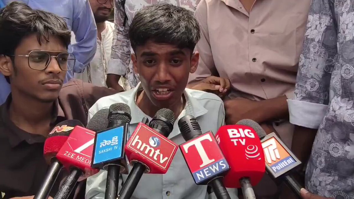 This is how Rahul's "Support for Students" looks under a Congress government Yesterday KC Venugopal claimed in the CWC meeting that Rahul Gandhi has decided to stand with students in every situation. But reality in Telangana, where Congress is in power, is completely different. A polytechnic student is in tears, saying police resorted to a lathi charge and hurled abuses without even seeing them as students. His leg was fractured after being run over by an auto. Still the police abused them and threatened to throw them in jail again.