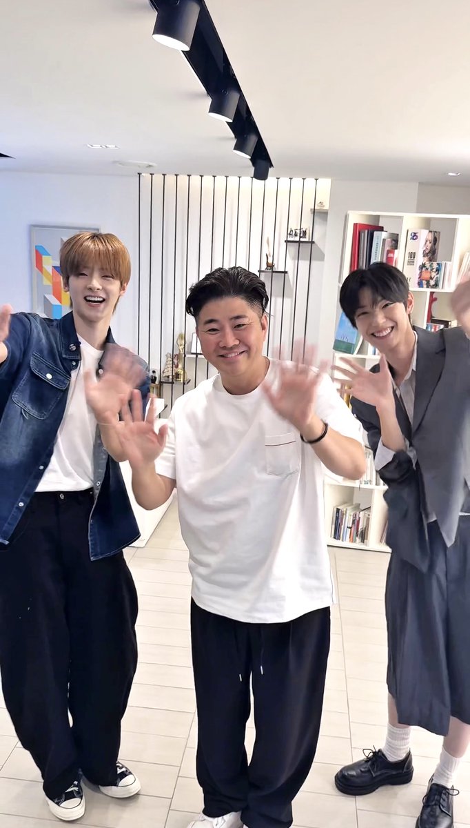 𝗜'𝗺 𝗼𝗻 𝗺𝘆 𝗪𝗔𝗬 𝟮 총괄님 ♥ ✨ ✨ ✨ #FLAREU #플레어유 #YOUTH_ERROR #WAY2U #WAY2U_같이해U #FNC