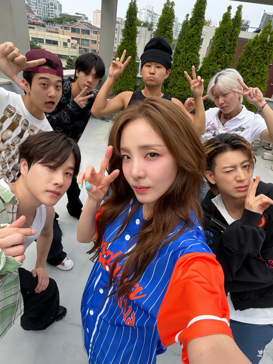 [DARA📢] 갈비뼈 챌린지, 원조들 총출동😄🦴🔥 The OGs understood the assignment. 😎 #Sandarapark #산다라박 #Aradnas