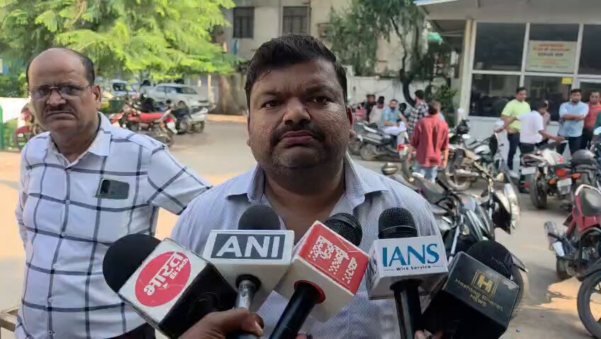 Lucknow double murder-suicide case: Mayank Dixit, cousin of Divya Mishra, stated that Divya had married Manas Vajpayee about 8–10 years ago. Their relationship later deteriorated, and Divya had been living separately for the past 5–6 years. The couple had initiated divorce proceedings last year. Manas shot dead Divya and his own sister before killing himself.