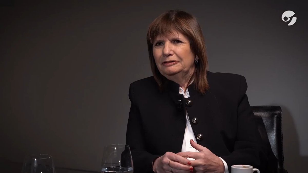 "Me tomaría un café con Cristina, pero no con Máximo" Patricia Bullrich dijo que tener que ir a San José 1111 "es lo de menos" y señaló que el hijo de la expresidenta "es cerrado y es el guardián de una ideología fracasada".