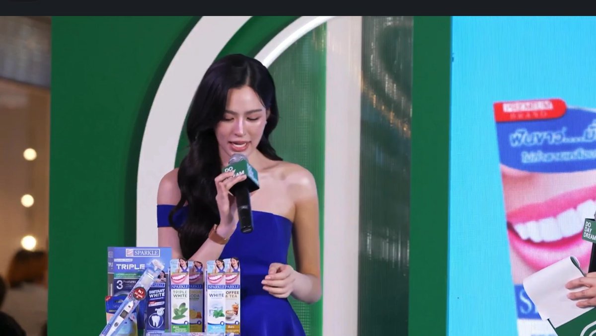 ออม: สวยอ่ะพี่นุ้ย สวยสมกับเป็นผู้หญิงที่สวยที่สุด แต่อย่างว่านะคะใครคิดว่าจะจีบผู้หญิงที่สวยที่สุดของผม ไม่ได้นะคับ ห้าม ค่ะ หนูไม่กล้า 😔 LING SPARKLE ORM LESASHA #DDDUnlockBetterLivingXLingOrm