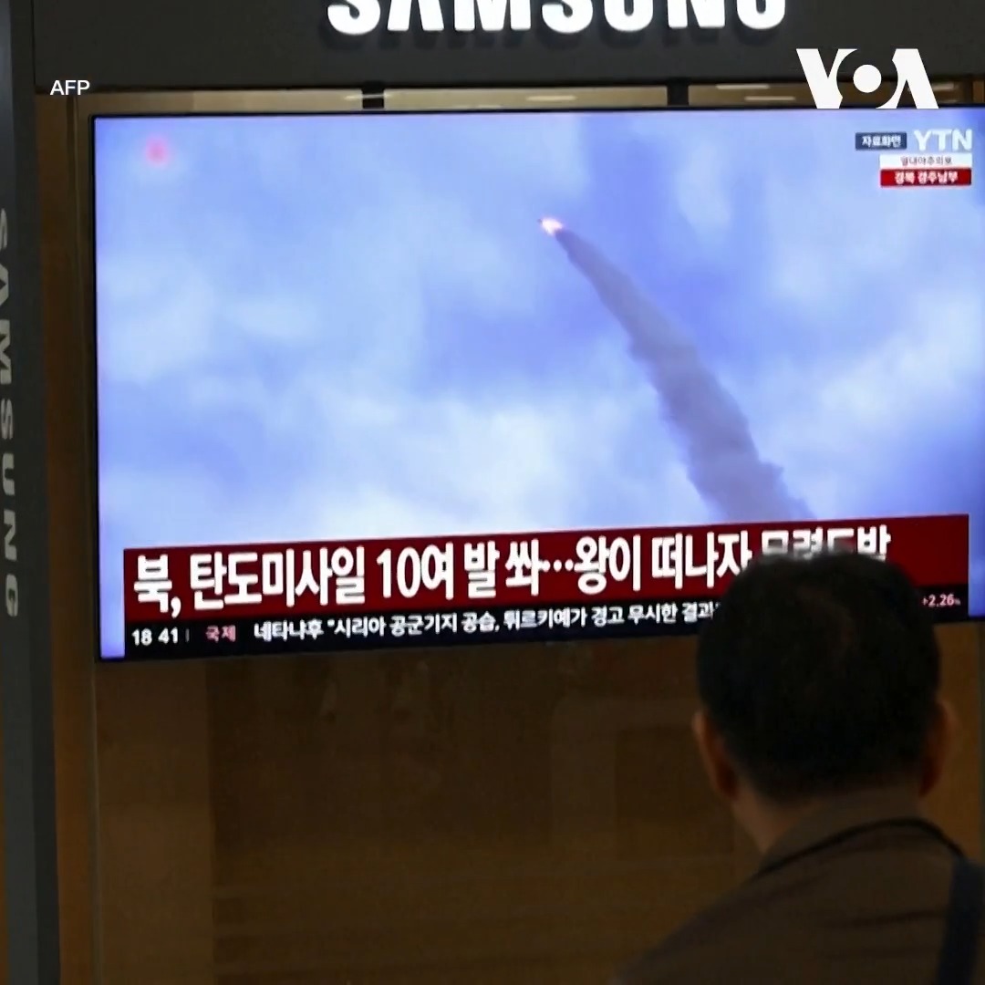 韩国首尔火车站的民众8月20日正在观看电视播放的朝鲜发射短程弹道导弹的新闻。据韩国军方说，朝鲜发射了数枚短程弹道导弹。在此数小时前，美国总统特朗普表示计划今年与朝鲜领导人金正恩会晤。 更多：