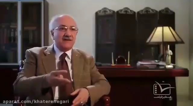 شاید باورتان نشود، اما این پیر خرفت یعنی سید حسین موسویان بعنوان رهبر فعلی جبهه مثلا ملی که سابقه کیف‌کشی بدنامی بمانند کریم سنجابی (بعنوان یکی از اصلی‌ترین حامیان ج.ا و خمینی) را در کارنامه دارد، دستاورد اقتصادی مصدق برای کشور و ملت ایران را صادرات شاخ و پشم گوسفند می‌داند. #پاينده_ایران #جاویدشاه