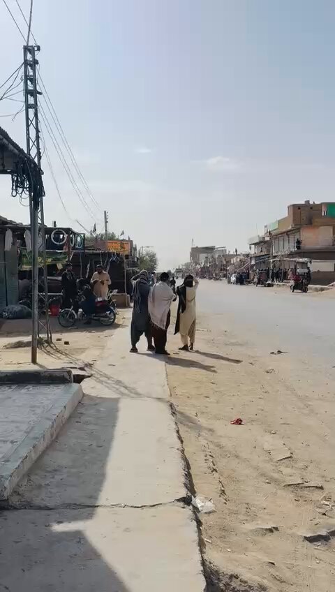 #Attack_Updates_Pashtun_Belt: Armed men have attacked Police Station #Saranan and seized official weapons &amp; vehicle also established Naka on the main Quetta-Chaman highway, #Pishin #Balochistan meanwhile locals are enjoying destruction, 🤭🫡