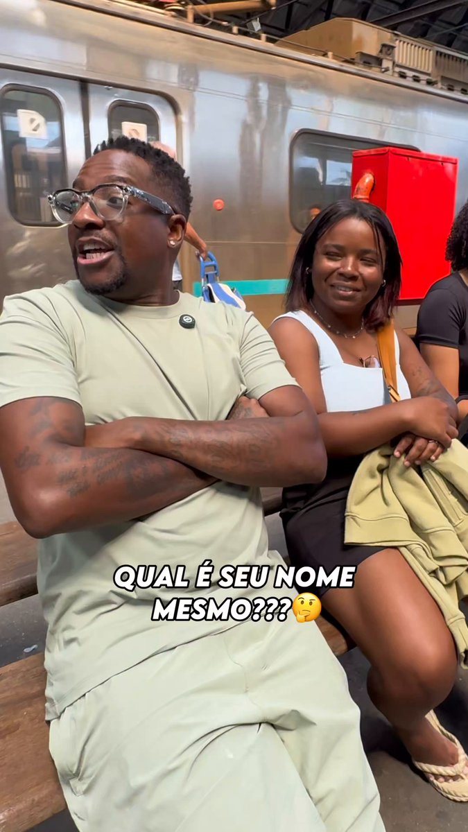 Alô, Bangu! Peguei o trem e tô chegando 🫶🏿 Venda abertas! O show do Simples Assim na Arena Bangu tá marcado e agora você pode garantir o seu ingresso 🎟 No dia 24/10 quero ver todo mundo lá curtindo muito pagode comigo! 📍Estacionamento do Shopping Bangu