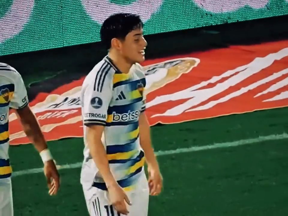 Después del partido de ayer donde Almada y Correa se arrastraron,nunca mas se atrevan a compararlos con el mejor 10 de America.