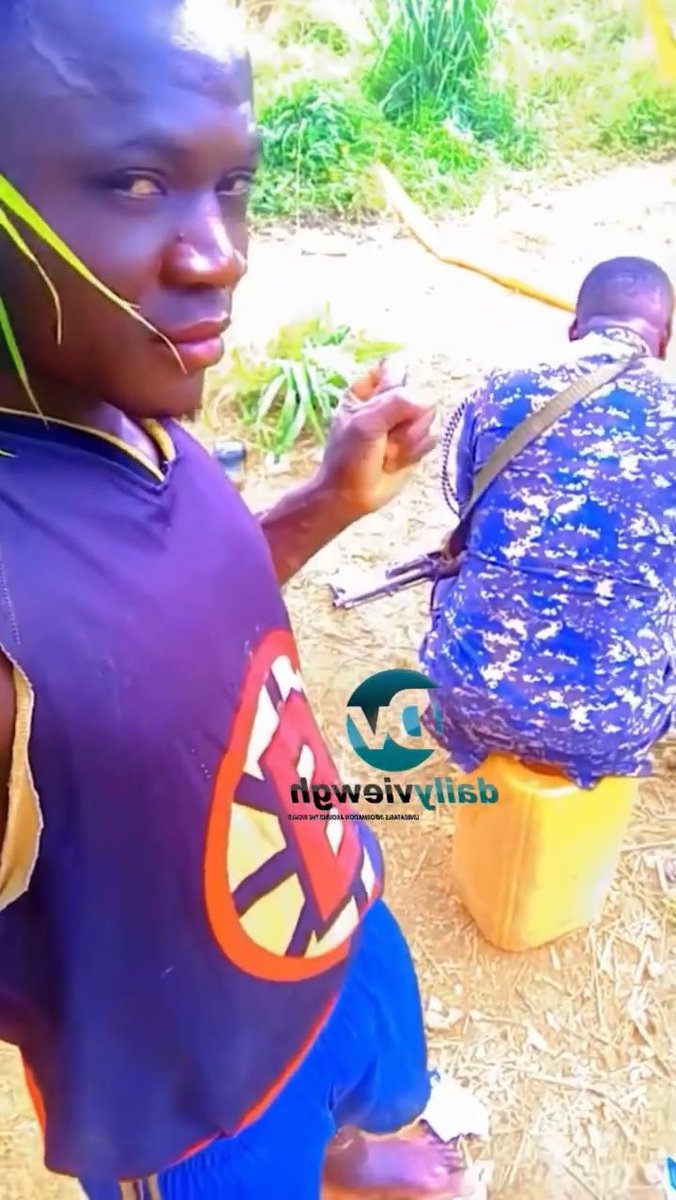 TRENDING 🚨: An illegal miner who identified himself as “Dangote” has shared a video allegedly showing him with an armed police officer at what appears to be an illegal mining site. The officer is seen seated on a yellow gallon while holding his firearm and appearing to mimic the actions of the person recording the footage.