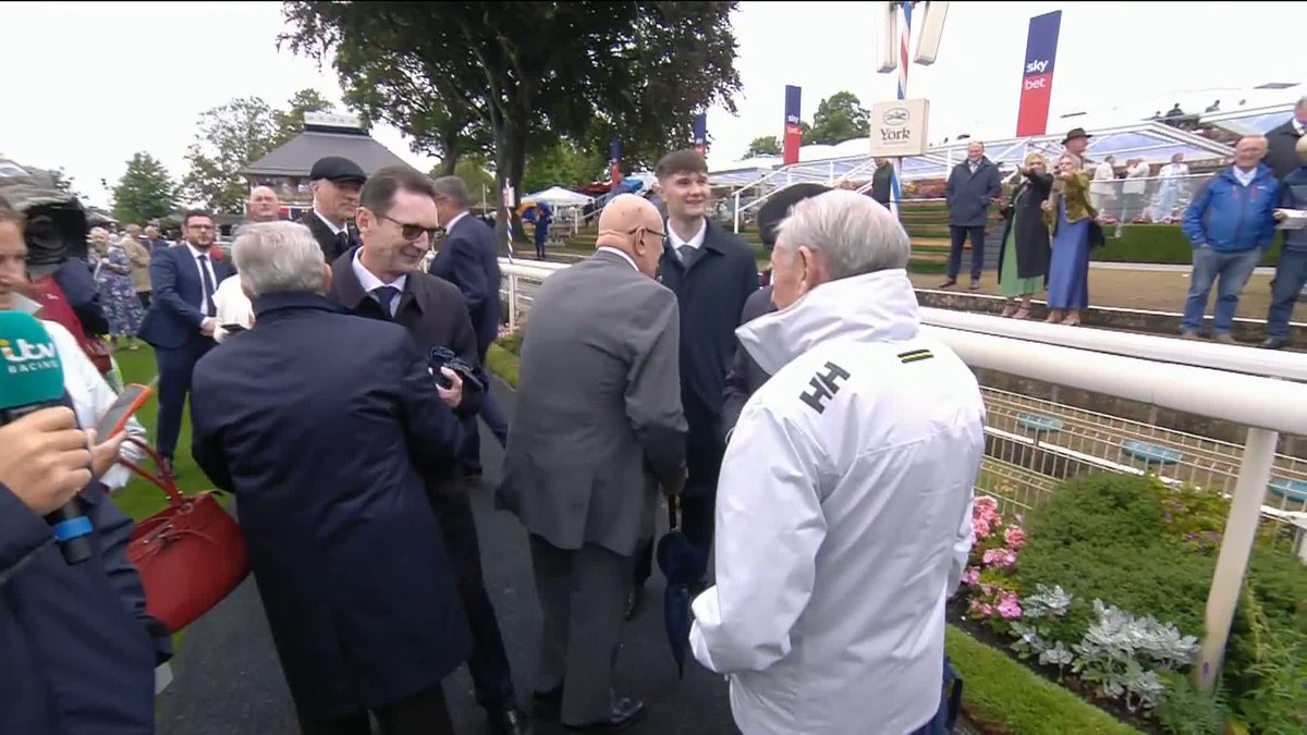🗣️ "I've never seen anything like it!" 😮 Matt Chapman speaks with Aidan O'Brien and winning part-owner Derek Smith Matt Chapman