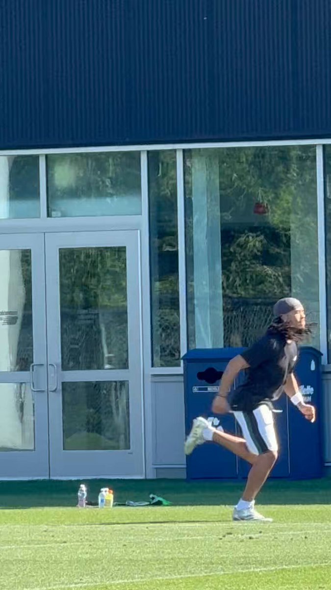Makai Lemon running before practice Seems very close to being back to practicing