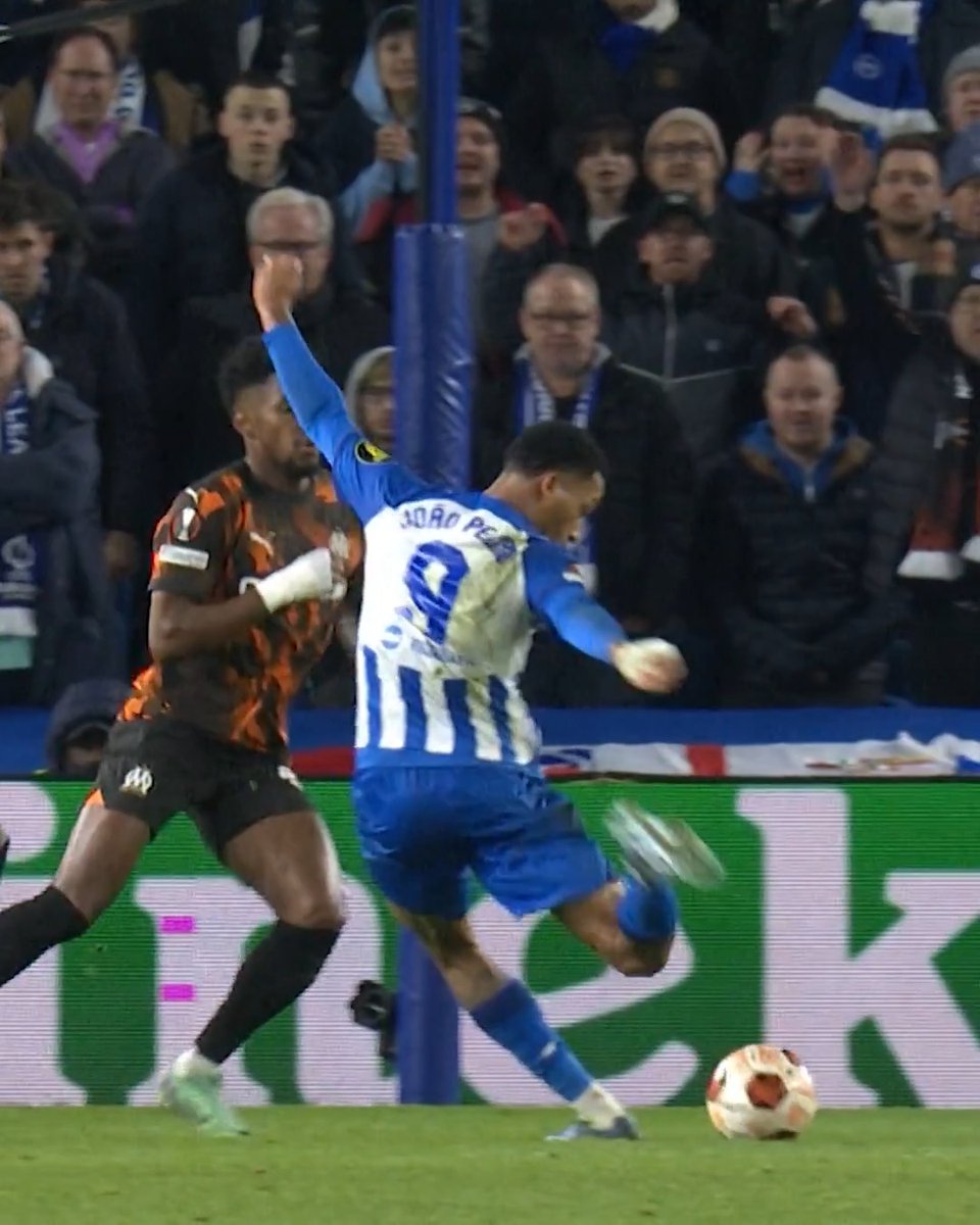 What a strike from João Pedro 😮‍💨 #UEL