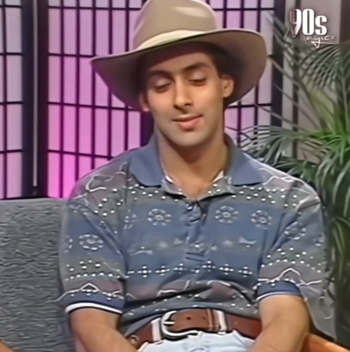The shy salman khan from 90s. 🫣 Look how soft spoken people were back then. 🫶🫰