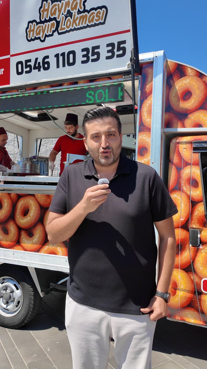 Ertan Süzgün sözünü tuttu, Tüpraş Stadyumu önünde lokma dağıttı. | Ertan Süzgün