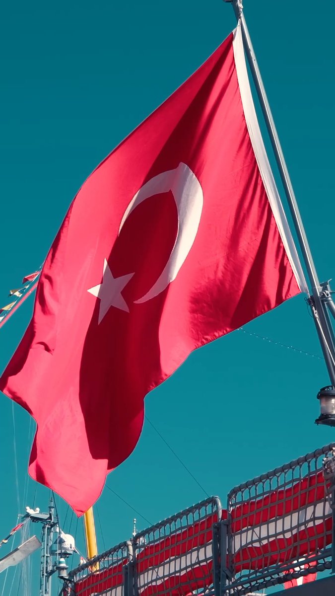 Bu manzaraya şahit olup da coşku duymamak mümkün mü? 🌊🇹🇷 #TeknofestMaviVatan'ımıza gösterilen bu büyük ilgi, milletimizin millî teknolojilerimize duyduğu heyecanın en güzel yansıması. 🤍 #MillîYetkinlikHamlesi #MillîTeknolojiHamlesi