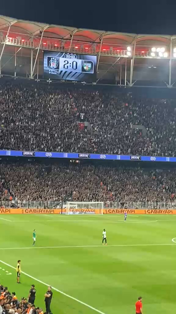 🔥 Beşiktaş tribünü şov yapıyor. #BJKvKZ | #UEL