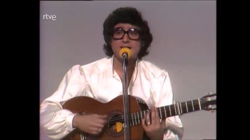 Ayer fallecía Delfín Amaya, miembro del dúo de rumba catalana Los Amaya, que popularizó en los años 70 y 80 canciones como 'Caramelos', 'Vete', 'Qué mala suerte la mía!', 'Mujer' o 'Amor, amor'. Recuperamos en su memoria su paso por '300 millones' --> #DEP