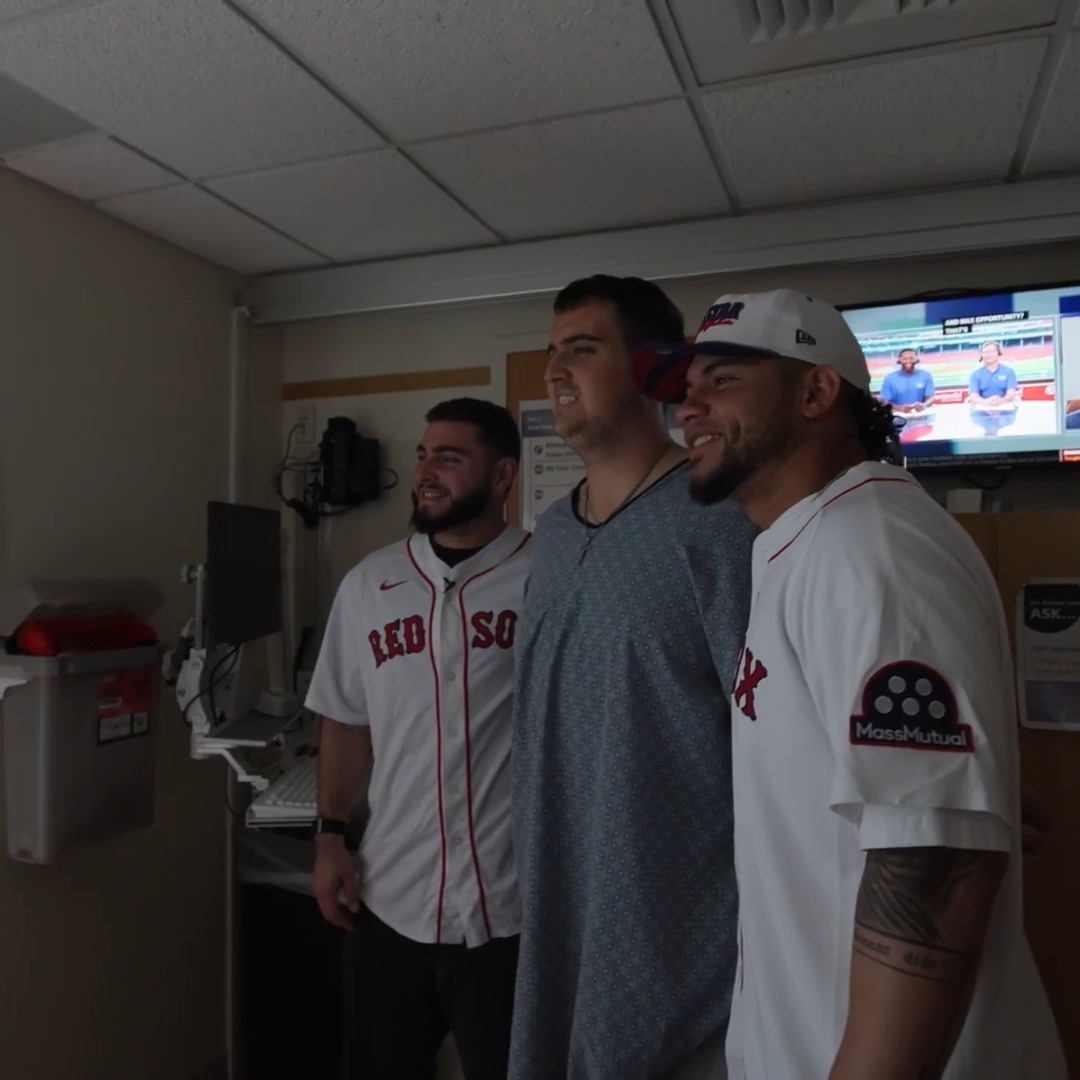 Wilyer &amp; Willson kicked off the week with some friends at @BIDMCHealth! 🫶