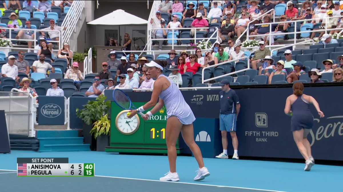 Amanda comes roaring back to take the second set 🔥 Who's coming out on top in the third? 🤔 #CincyTennis