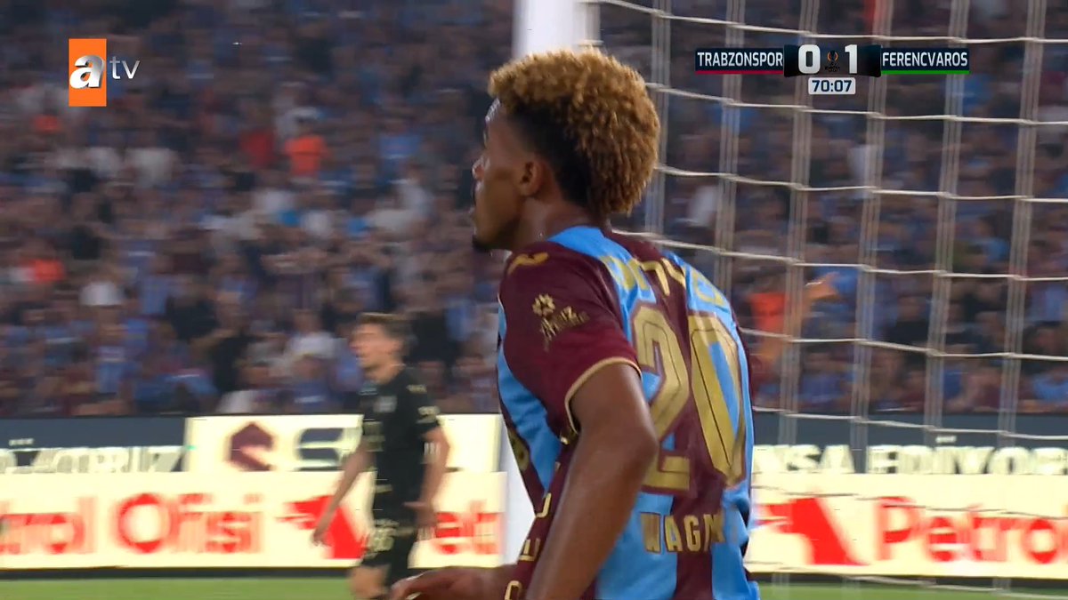 Trabzonspor’un organize atağında Pina'nın şutunu kaleci çıkardı. #Trabzonspor #Ferençvaroş #AvrupaLigi #TSvFTC