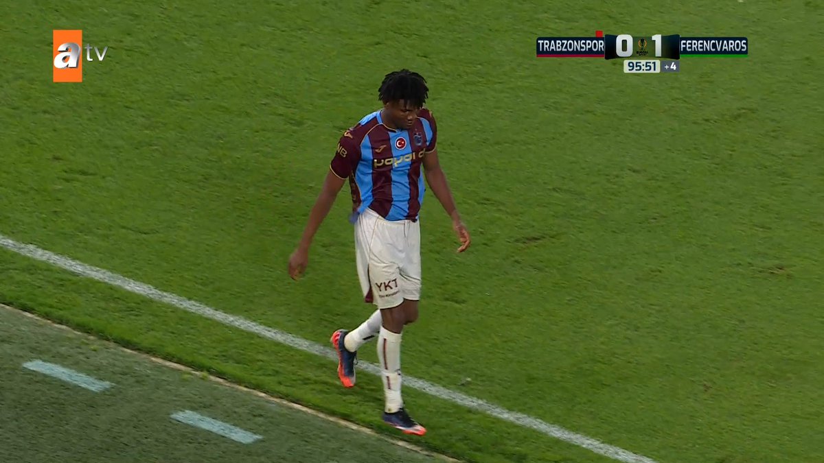 Maçın son anlarında gerginlik. Trabzonspor’da Nwaiwu kırmızı kart gördü. #Trabzonspor #Ferençvaroş #AvrupaLigi #TSvFTC