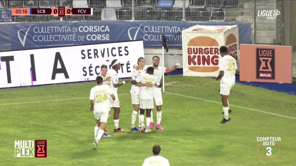 Quelle déviation de la tête magnifique ! 😍 Football Club Versailles 78 est devant grâce à Raphael Calvet 🤲 #Ligue1Plus