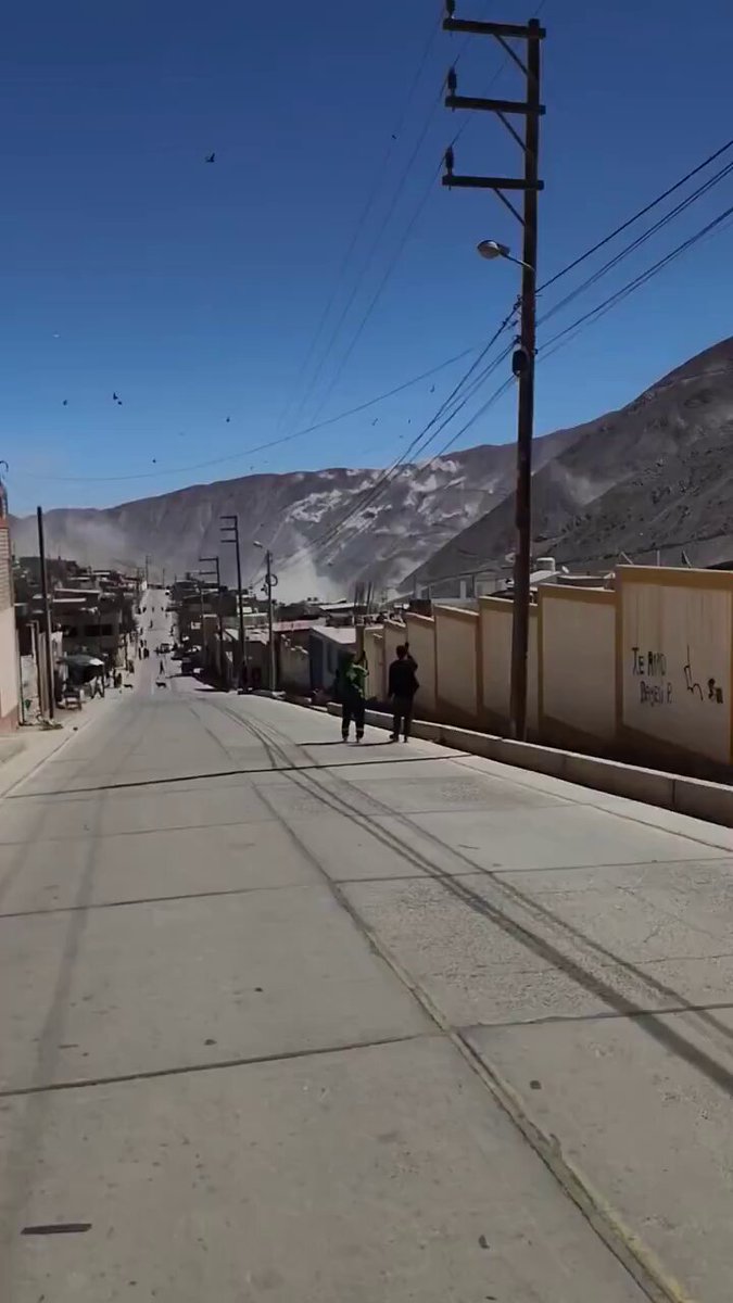 🇵🇪 | Desprendimiento de rocas en Perú después de un leve sismo.