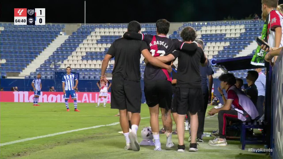 DURA IMAGEN: Augusto Batalla SIN PODER PISAR tras su lesión ante Alavés. 📺 Mirá #LaLiga por #DisneyPlus Plan Premium