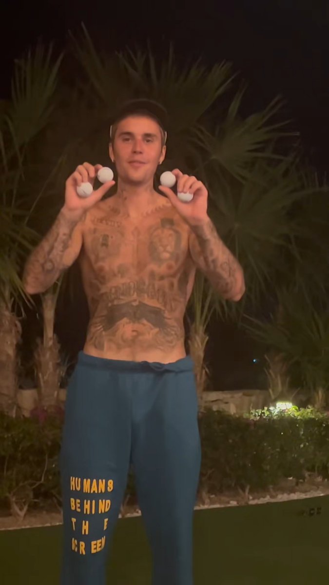 Hopefully Justin Bieber remembers he has a music career so we can get content like this again😭😭✨.