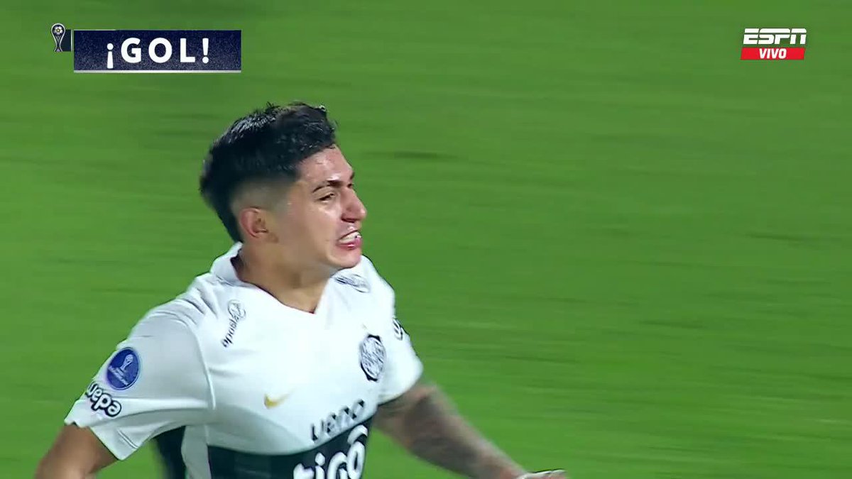 DEJEN DE BUSCAR... ¡¡ES EL MEJOR GOL DE LA CONMEBOL #SUDAMERICANA!! El chileno Esteban Matus se tuvo fe de larga distancia y la clavó en el ángulo para el 1-0 de Olimpia vs. Vasco Da Gama. ¡INATAJABLE! 📺 #DisneyPlus Plan Premium