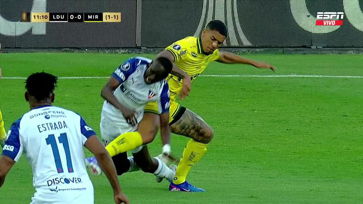 ¿ERA PARA EXPULSIÓN? Denílson Alves metió una fuerte entrada sobre Janner Corozo, pero el jugador del Mirassol solo recibió la tarjeta amarilla. 📺 Mira la CONMEBOL 🌎 #Libertadores en el Plan Premium de Disney+ Latinoamérica