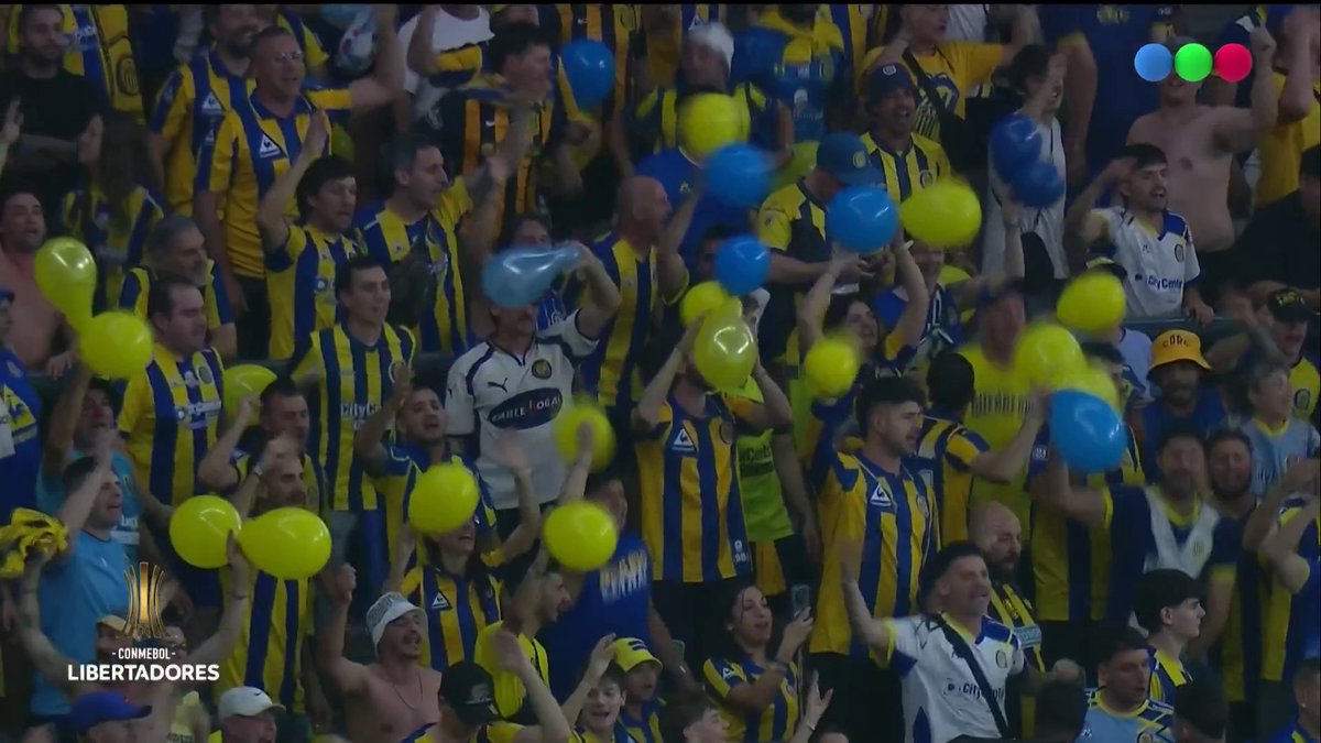 🇺🇦 ROSARIO CENTRAL COPÓ SAN PABLO. Una multitud de hinchas del Canalla acompaña al equipo en la previa del duelo ante Corinthians por la vuelta de los octavos de final de la Libertadores.