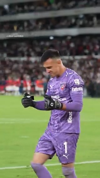 🇪🇨🧤 ¡Se hizo gigante Gonzalo Valle! Pieza clave para la clasificación de LDU Oficial.