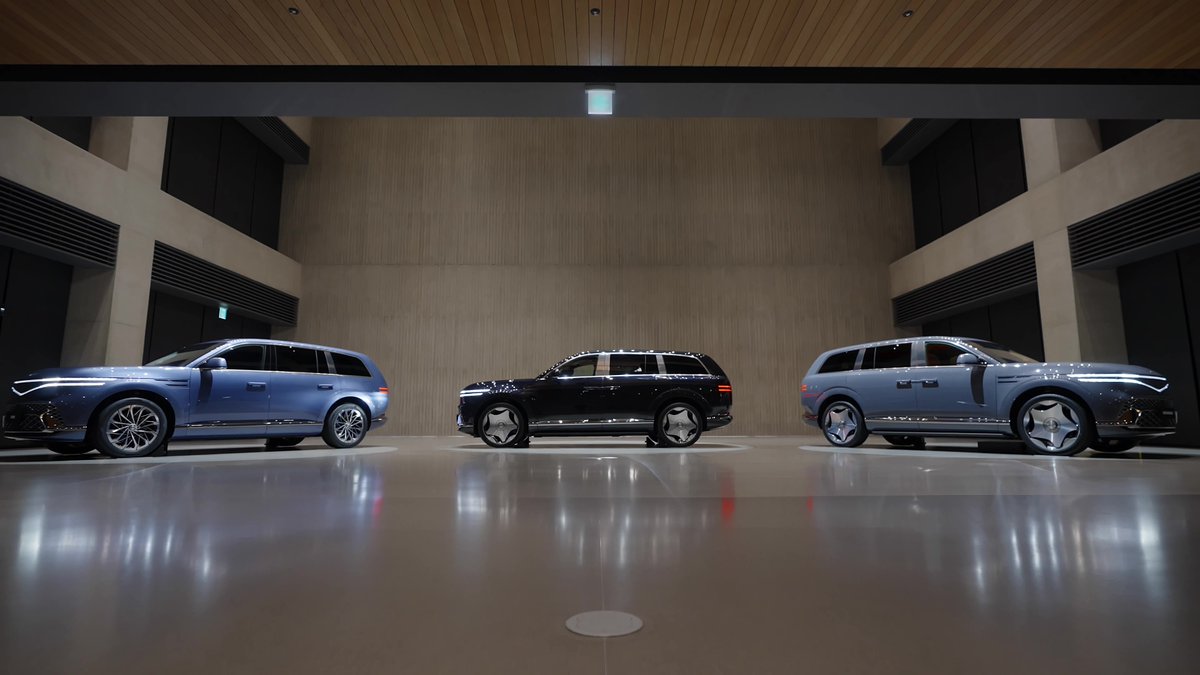 Graceful curves. Distinctive details. Flagship presence. Experience the Genesis GV90 and GV90 Neolun.