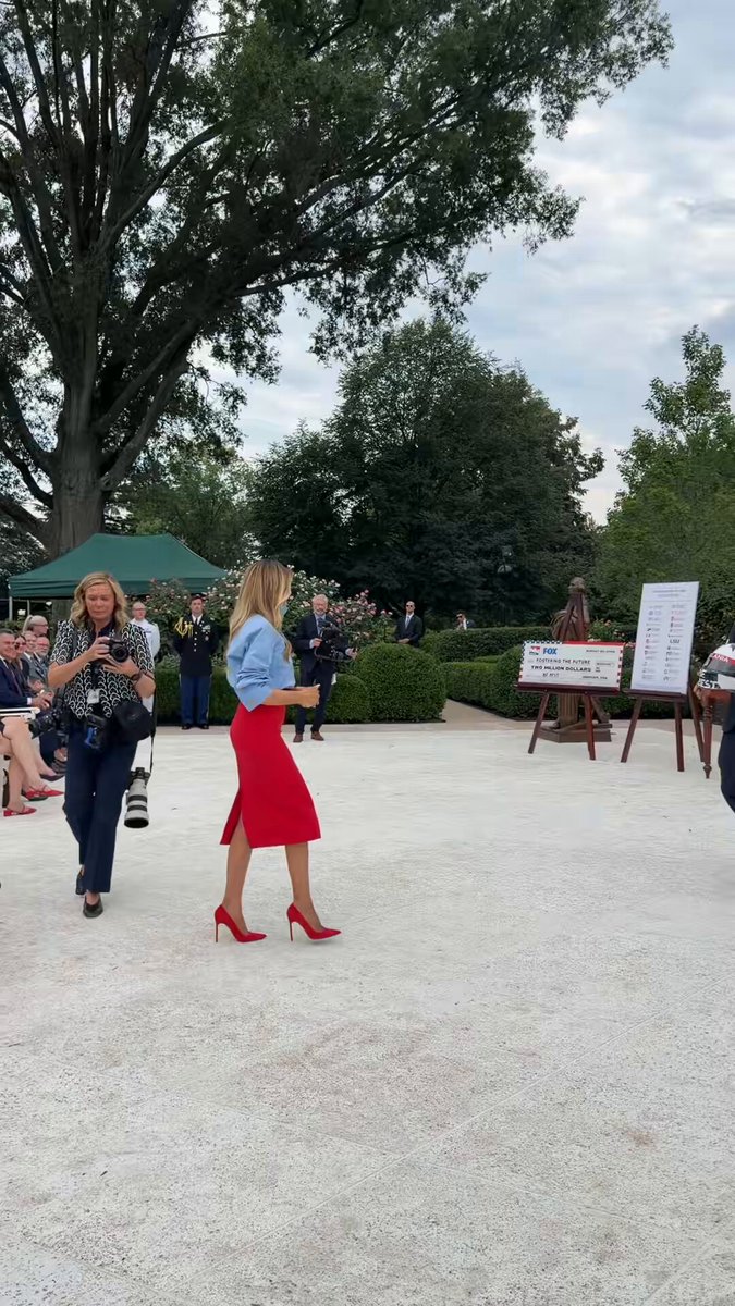 IndyCar drivers gifted First Lady Melania Trump a custom “Be Best” helmet 🇺🇸