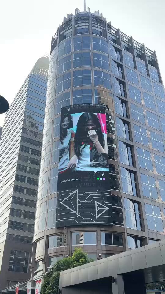 Sempatin mampir buat lihat LED project Ulang tahun ci Erine Catherina Vallencia happy b’day cantik. Yang hari ini mampir ke fx atau lewat fx bisa ditengok ke Menara Sudirman vertical LED tepat di depan fX Sudirman. #HAPPY_ERINE_DAY