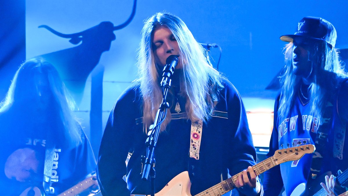 .Dexter and The Moonrocks perform "Freakin' Out" in their TV debut! Watch the full performance ⬇️ #FallonTonight