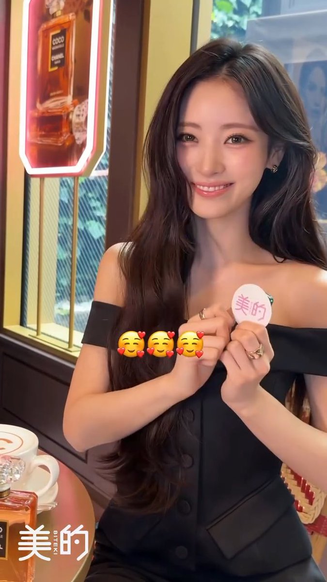ANNA from MEOVV attended a special event discovering CHANEL's new fragrance 🐈‍⬛「ココ マドモアゼル クラッシュ アプソリュ」特別イベント 🗓️2026年8月21日（金）～25日（火）11:00～21：00（最終入場20:30） （※入場時間が変更になる日程が発生する可能性あり） 📍東京都渋谷区神宮前6-32-10 ピアザアネックス 1F 入場無料（予約不要）