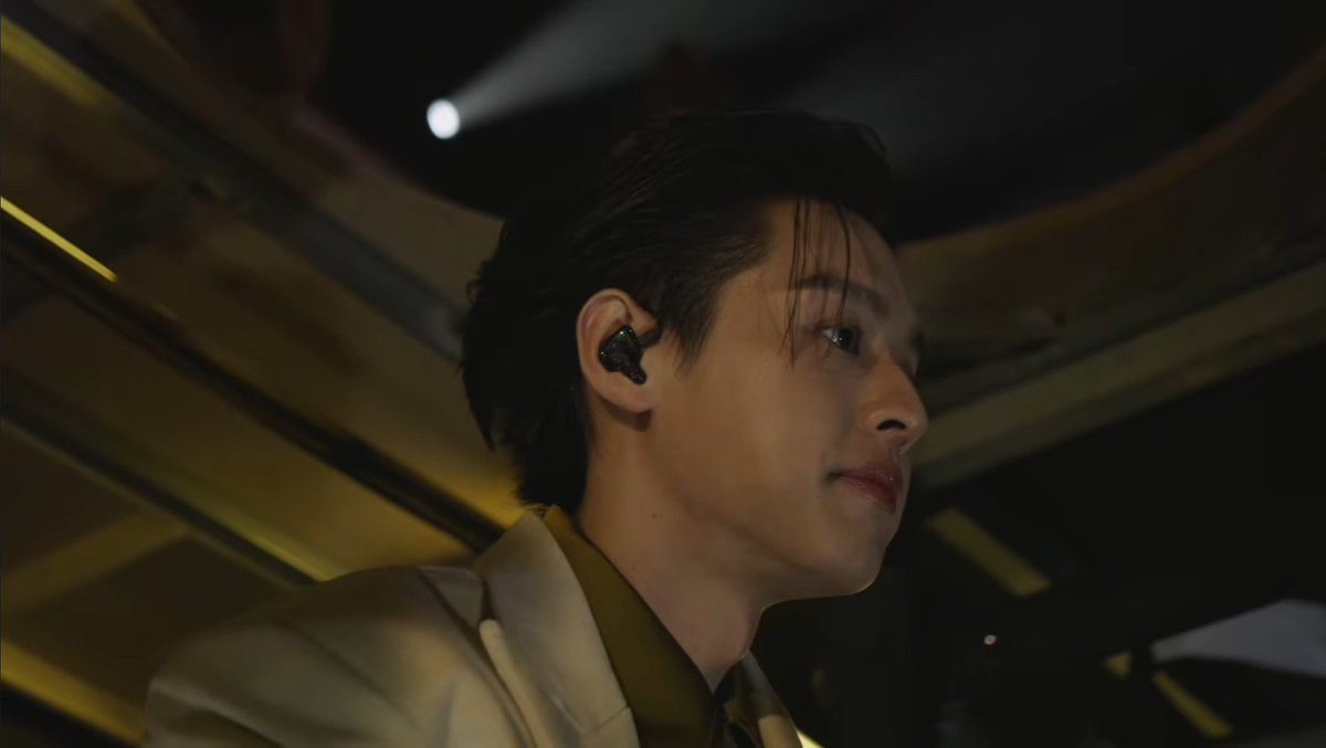 ยังจำวันนั้นได้ดี เสียงกรี้ดแบบทุกทิศของอิมแพค อิมแพคซ้อนอิมแพค ผู้ชมทางบ้านนึกว่าน้ำตก ท่อน้ำแตก สัญญานเสีย ทีมบิวเอนประสบความสำเร็จมาก เซอไพ๊สุ๊ดดด #BILLKIN_FEELQUENCY_BehindTheScenes