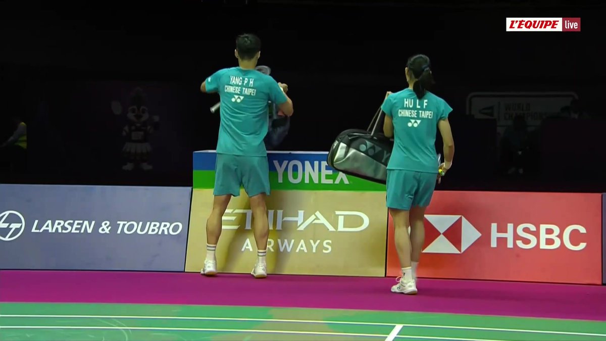 Après le forfait de la paire Puavaranukroh/Paewsampran, Delphine Delrue et Thom Gicquel sont assurés de décrocher une médaille en double mixte aux Championnats du monde ! #lequipeBADMINTON