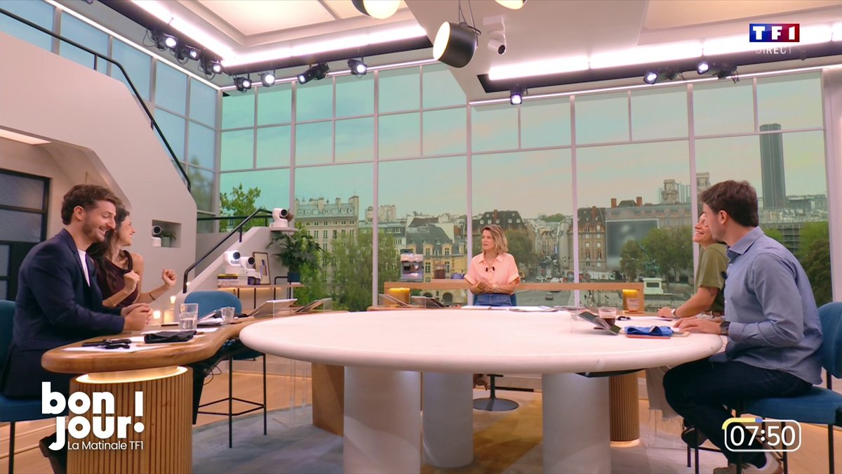 🎶 "Dai Dai" de Shakira, "Pilé" de Mauvais Djo ou encore "Le Petit Pêcheur" de Manon Lisa… Ségolène Alunni revient sur les tubes qui ont marqué votre été dans C’est Show ! ☀️