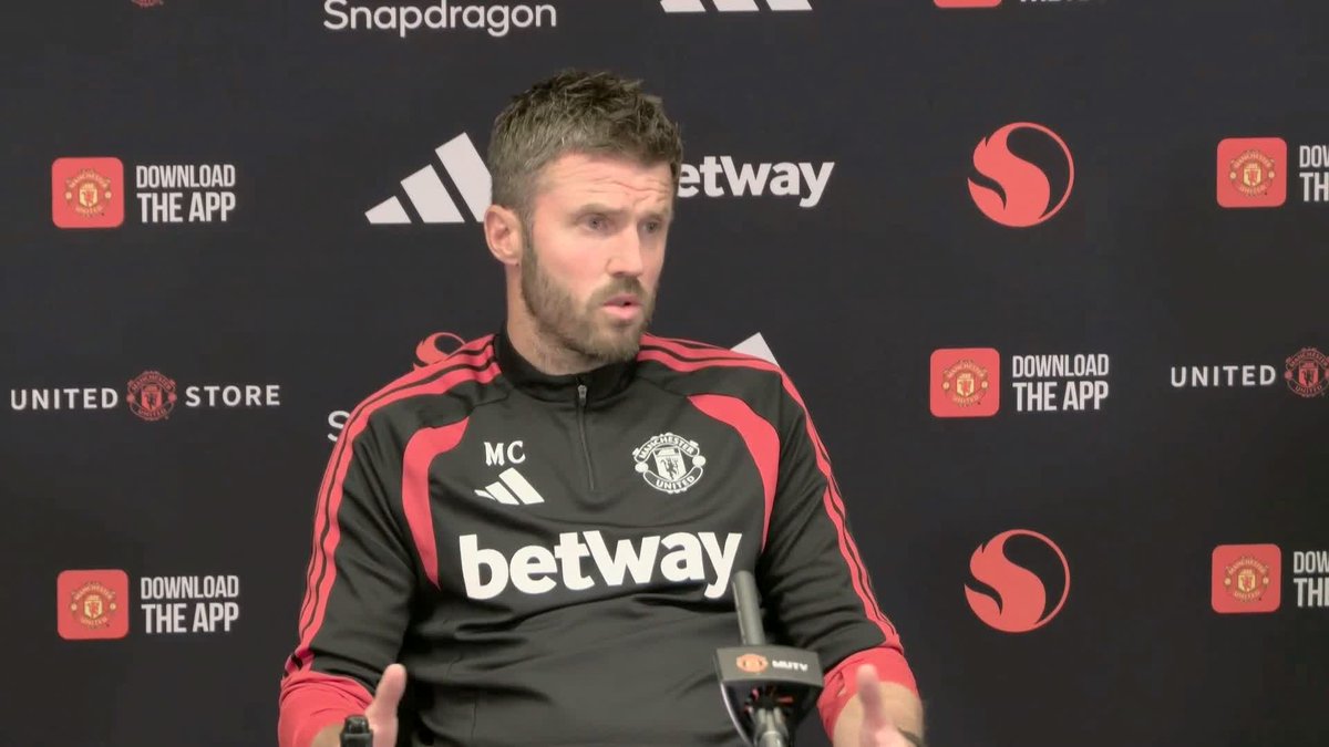 "We are looking to strengthen the squad" Michael Carrick on Manchester United's summer transfer plans 🔴